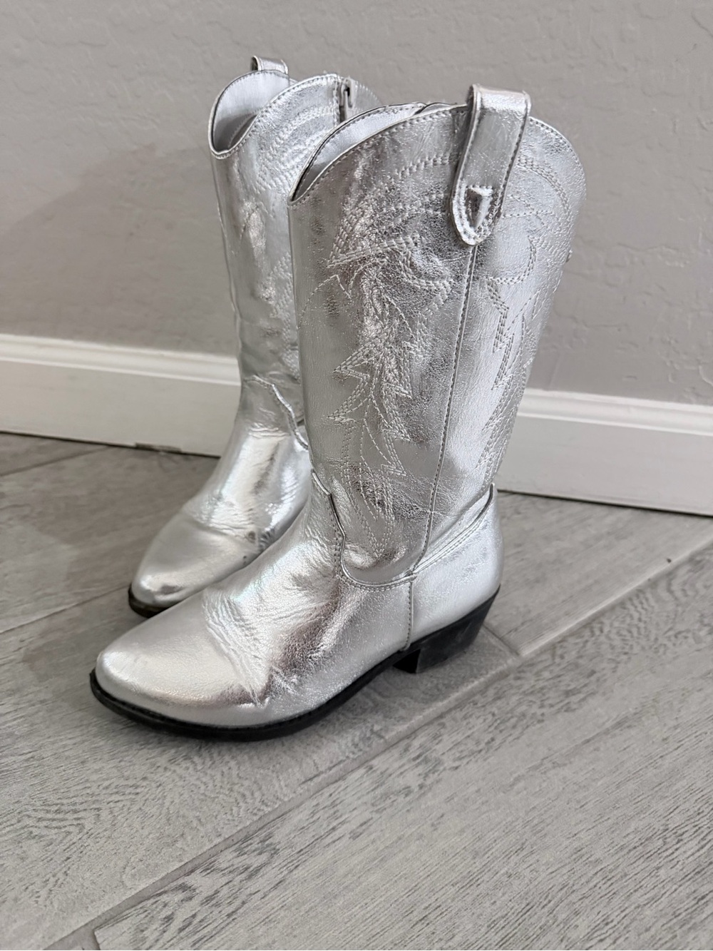 Madden NYC girls Silver boots size 2